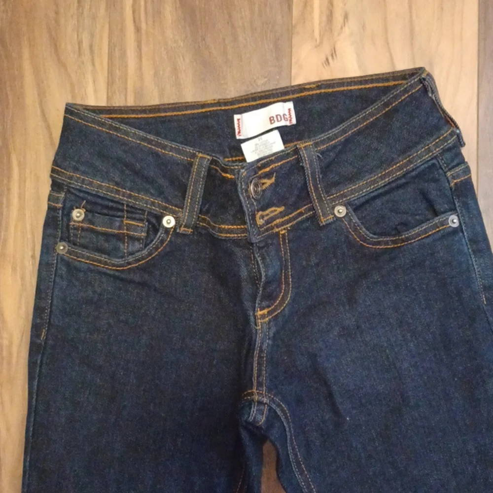 BDG Jeans Size 25 98% Cotton 2% Spandex Made U.S.A. Dark Blue Flare Jean - Picture 2 of 12
